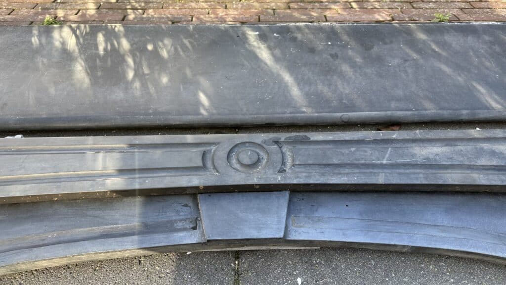 Ongerestaureerde Antieke Front Schouw Zwart Marmer