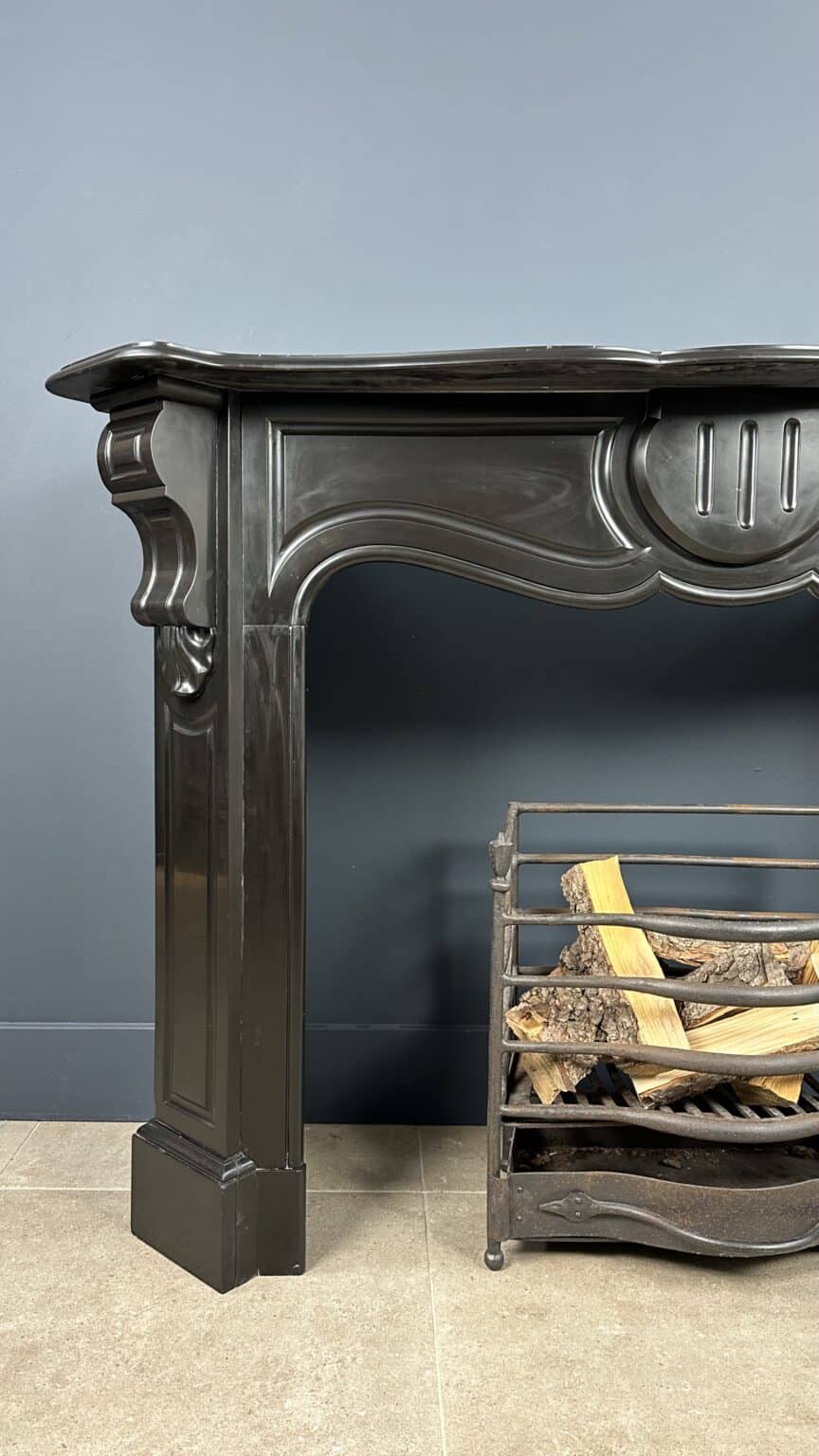 Antique 45-Degree Fireplace with Stylish Ornament: Timeless Elegance for Your Interior — detail 1