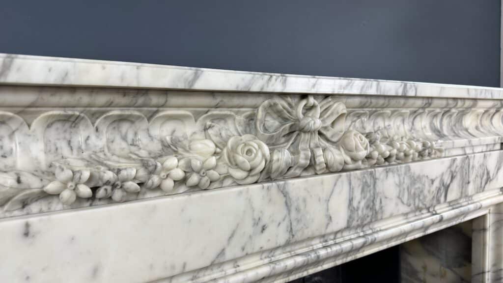 Beautiful Antique French Front Fireplace: A Masterpiece of Refinement and Craftsmanship