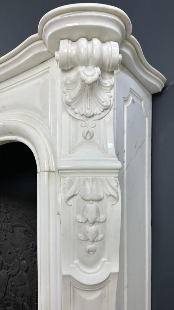 Prachtige Franse Antieke Front Schelp Schouw Wit Carrara Marmer Inclusief Vloerplaat