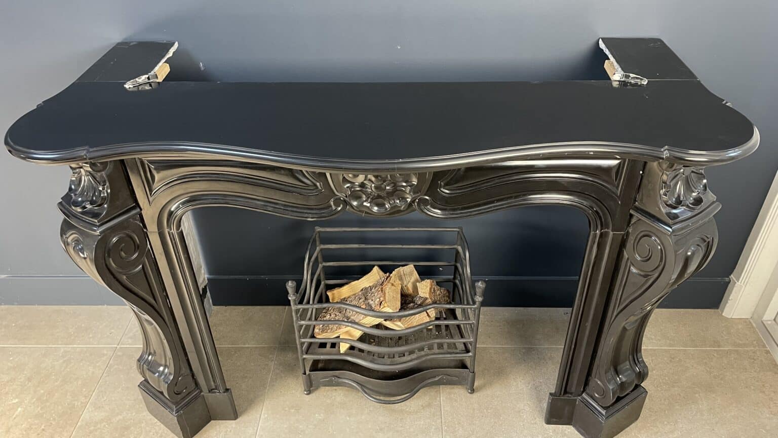 Black Marble Antique Shell Circular Fireplace 45 Degrees — detail 1
