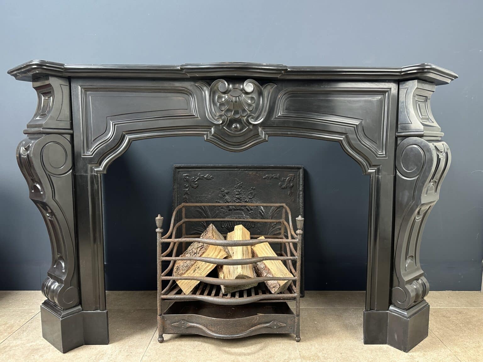 Luxury Antique Circular Fireplace Black Marble