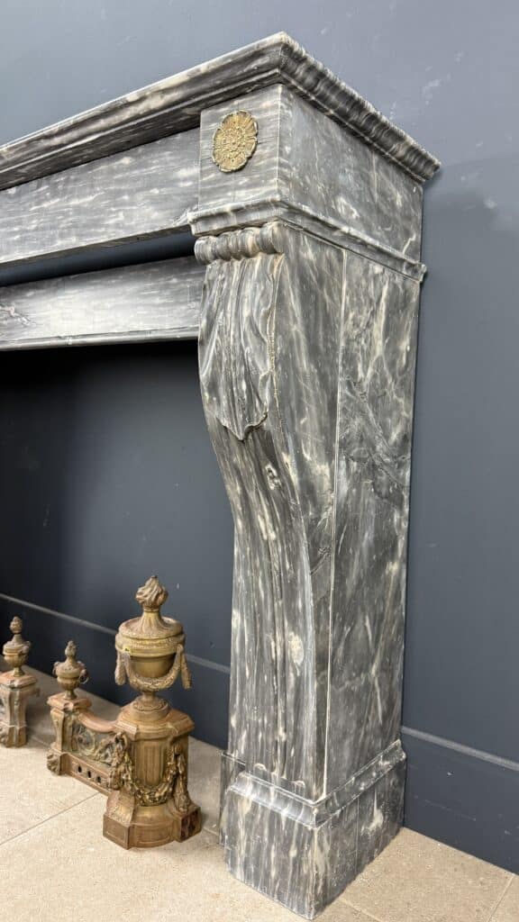 Grijze Franse Antieke Schouw — detail 2