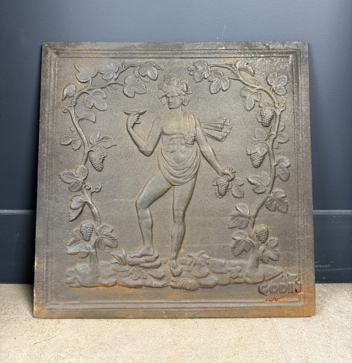 French Antique Godin Fireback — detail 1