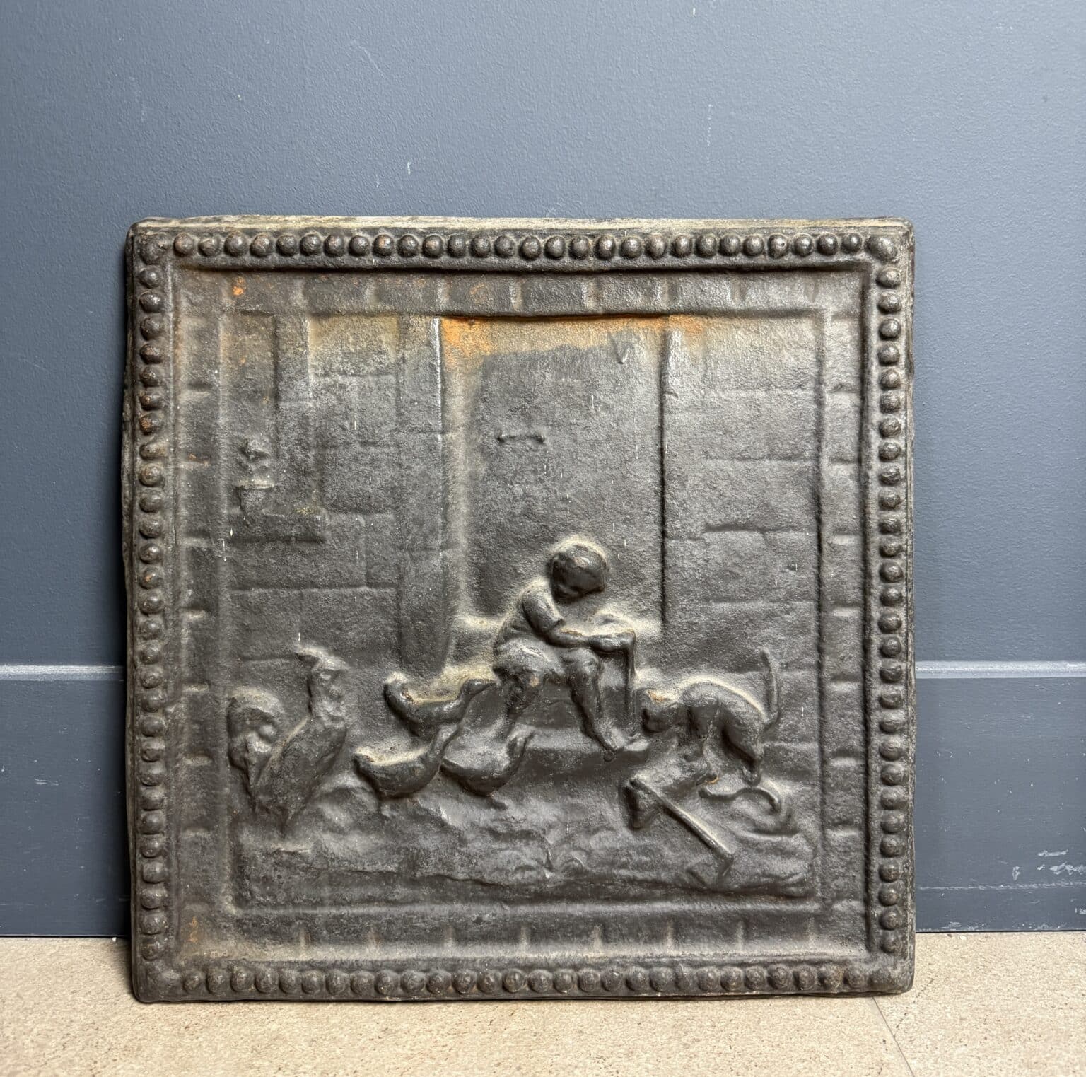 French Antique Godin Fireback — detail 1