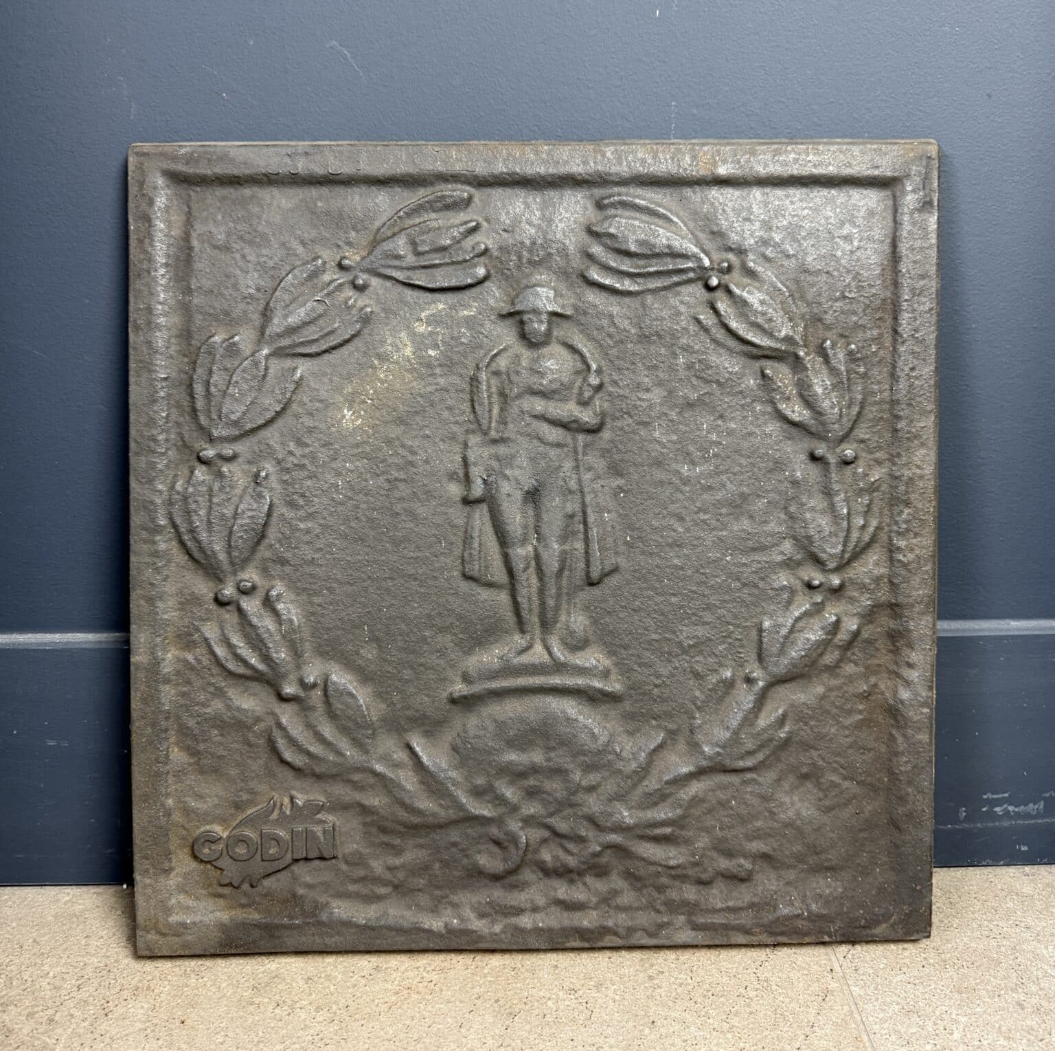 French Antique Godin Fireback — detail 1
