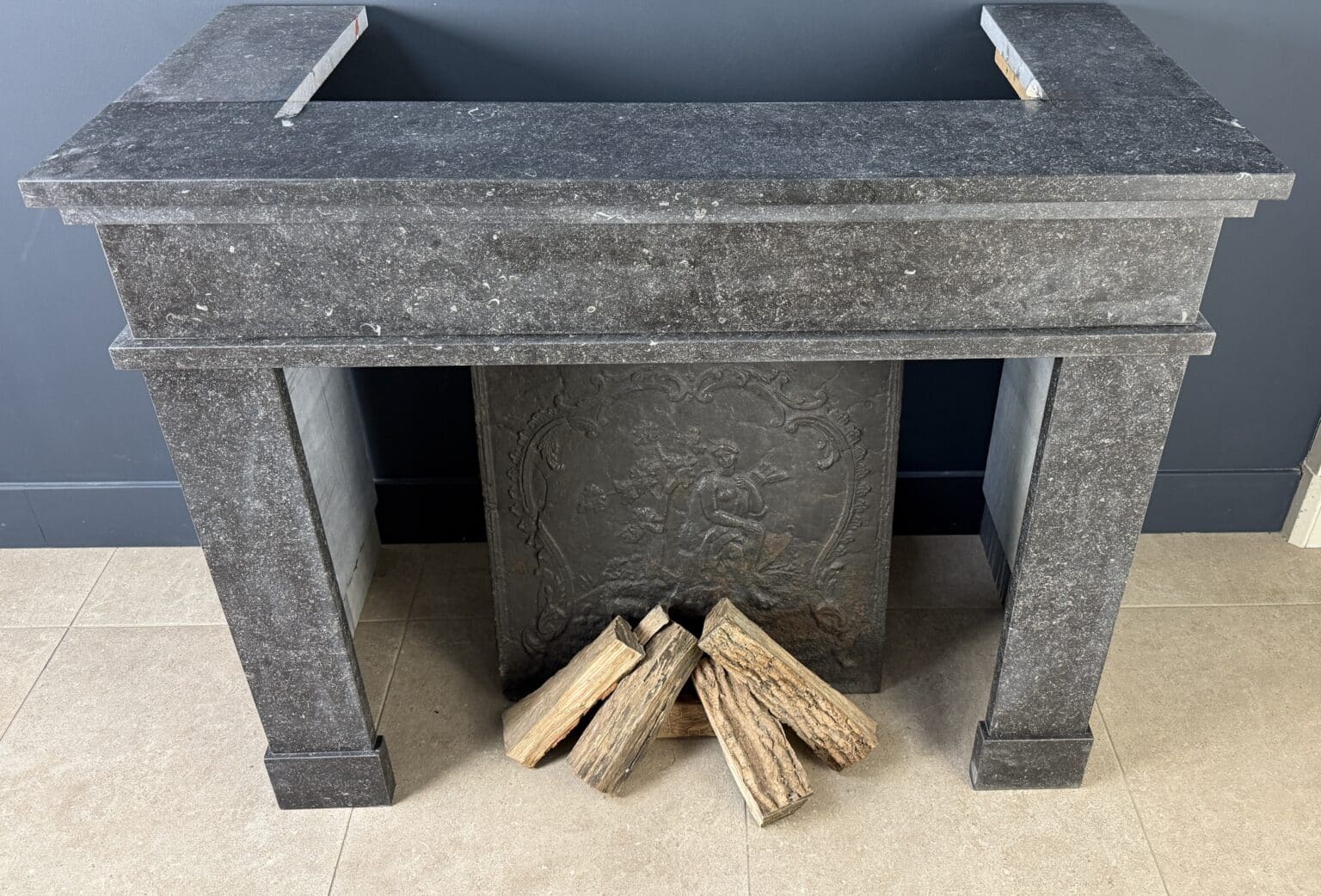 Art Deco Circular Fireplace in Belgian Bluestone — detail 2