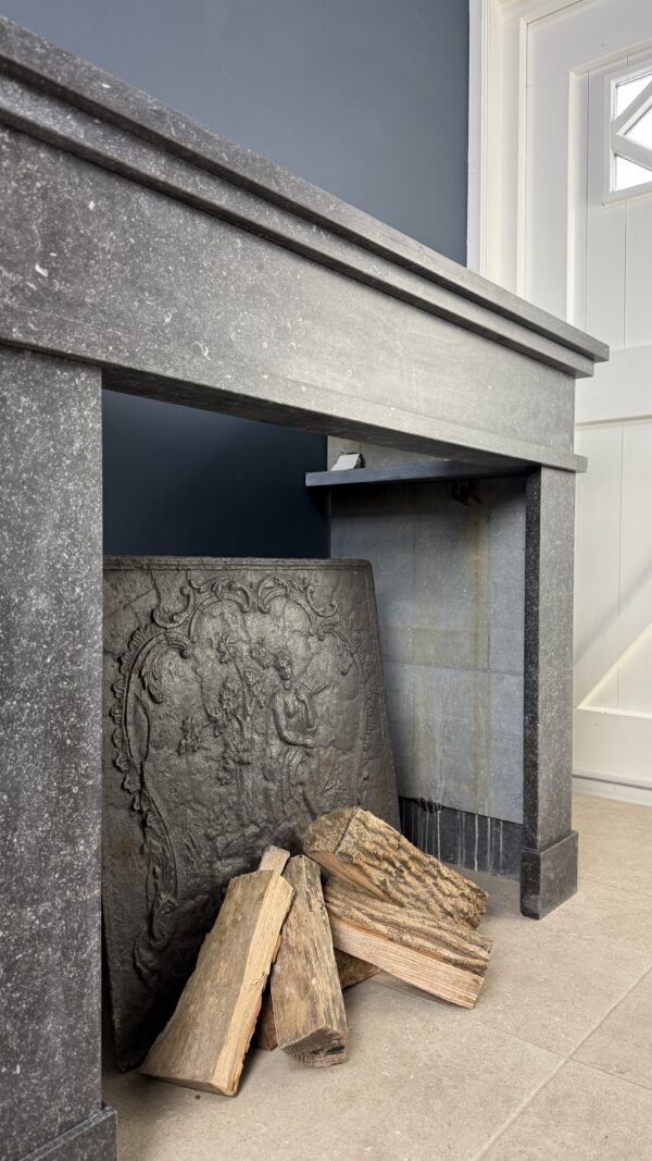 Art Deco schouw hardsteen