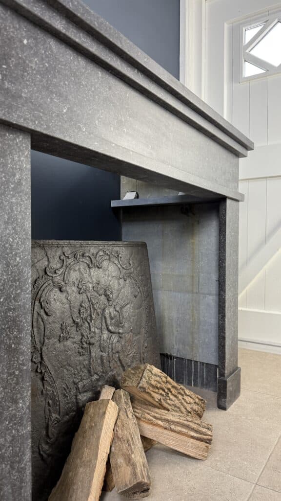 Art Deco Omloop Schouw in Belgisch Hardsteen