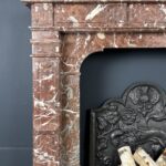 Antieke Roodmarmeren Frontschouw