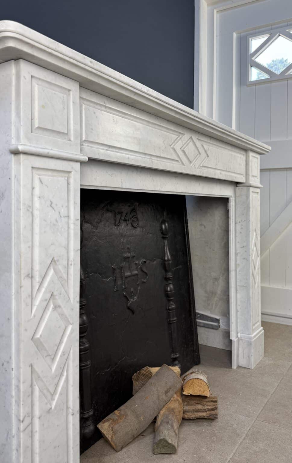 Antique Carrara Marble Art Deco Circular Fireplace — detail 1