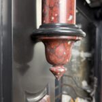 antieke zuilenschouw zwart rood