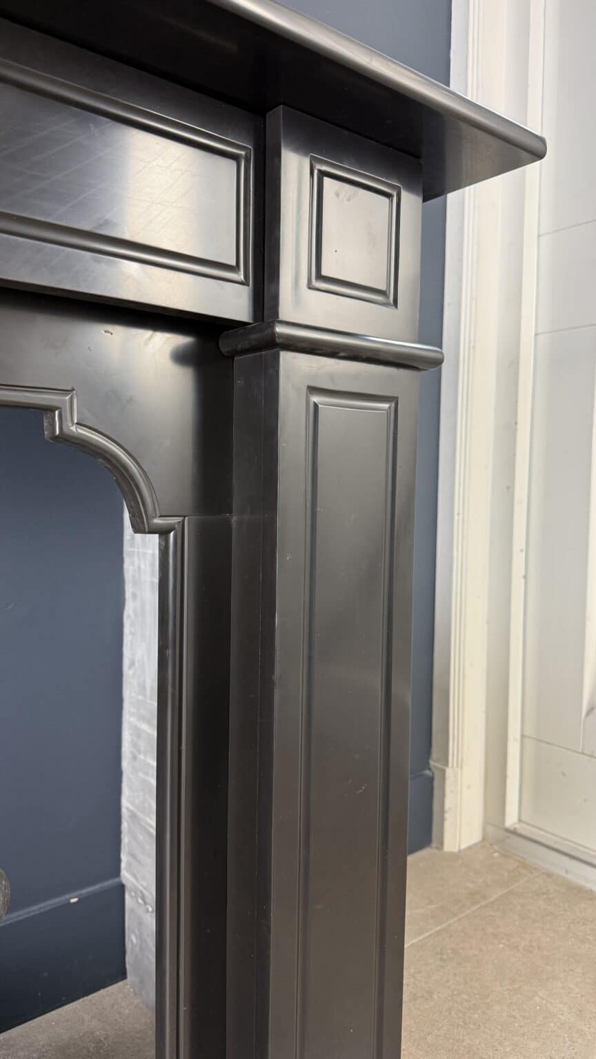 Antique Black Circular Fireplace in Noir de Mazy — detail 2
