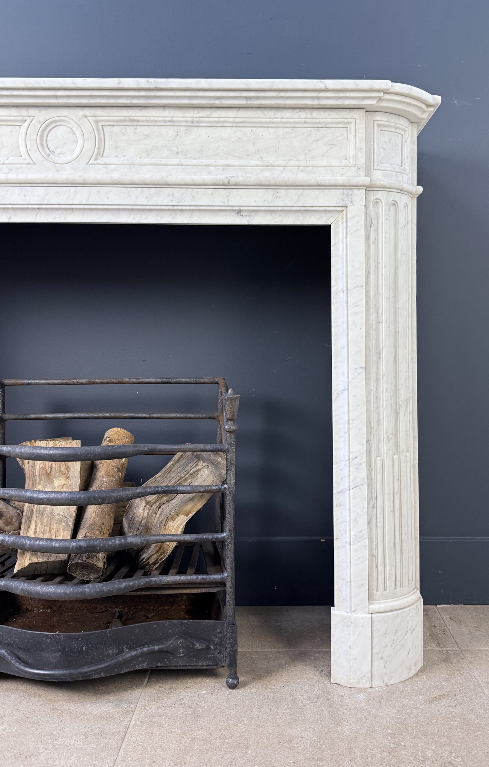 Chique Franse Antieke Frontschouw Ronde Consoles