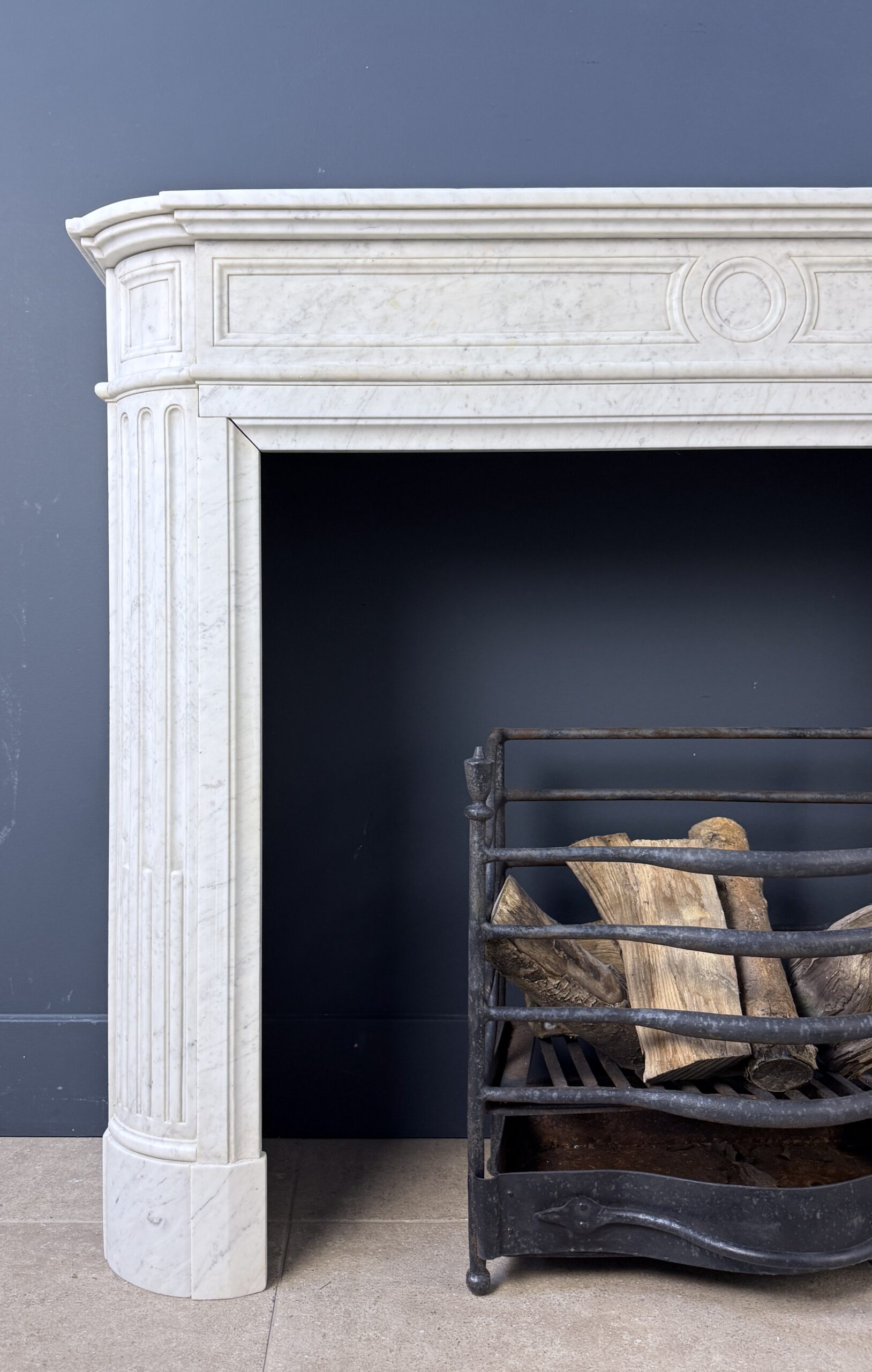 Chique Franse Antieke Frontschouw Ronde Consoles