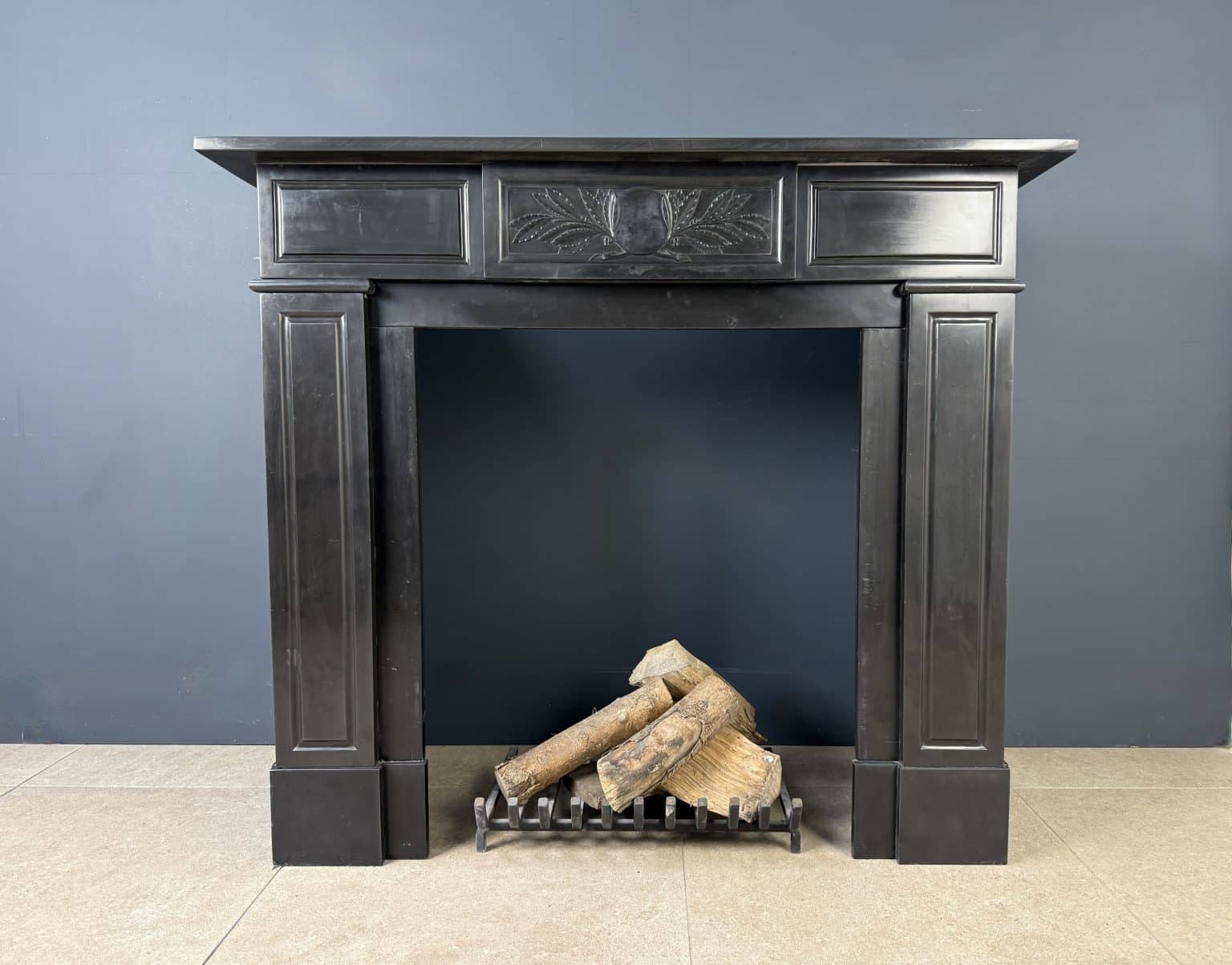 Antique Circular Fireplace in Black Marble with Leaf Ornament — detail 1