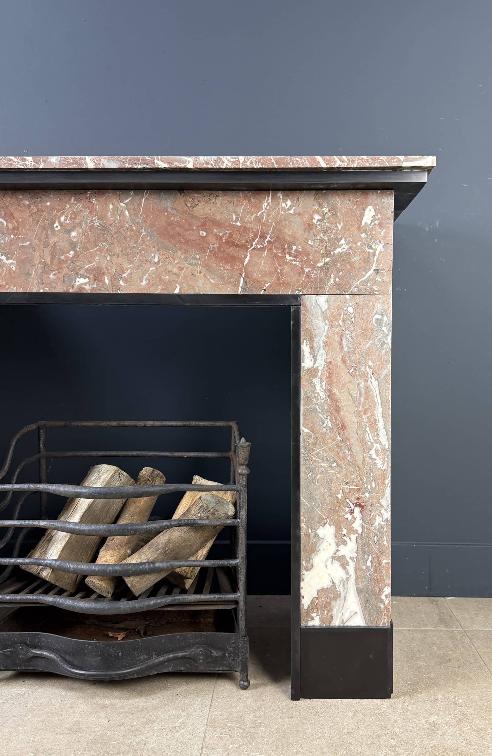 Roodbruin Marmeren Antieke Omloop Schouw met Levendige Adering