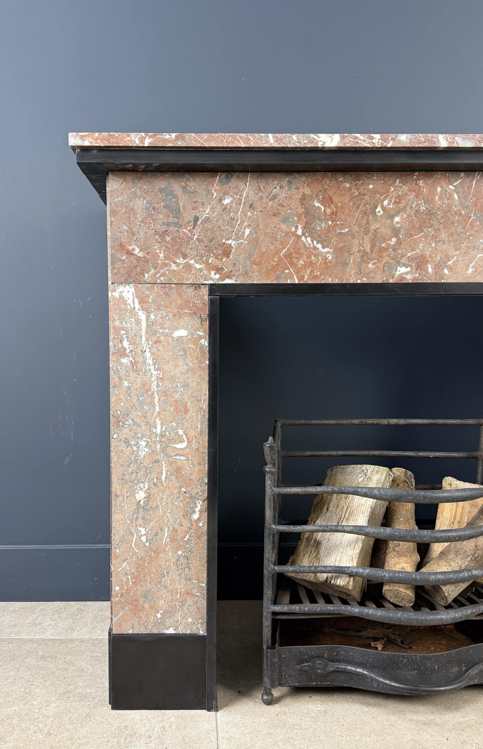 Roodbruin Marmeren Antieke Omloop Schouw met Levendige Adering