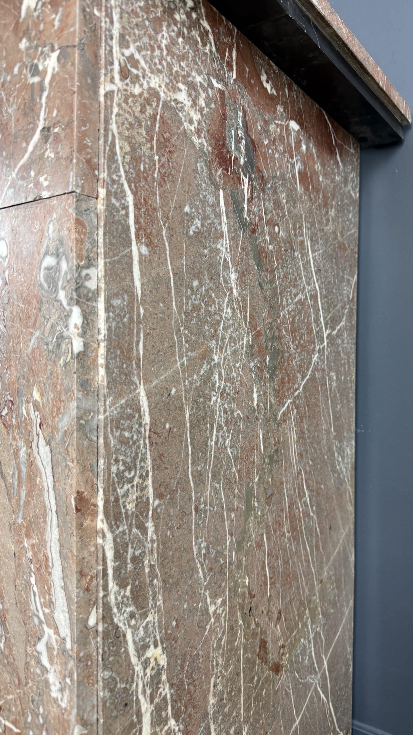 Roodbruin Marmeren Antieke Omloop Schouw met Levendige Adering