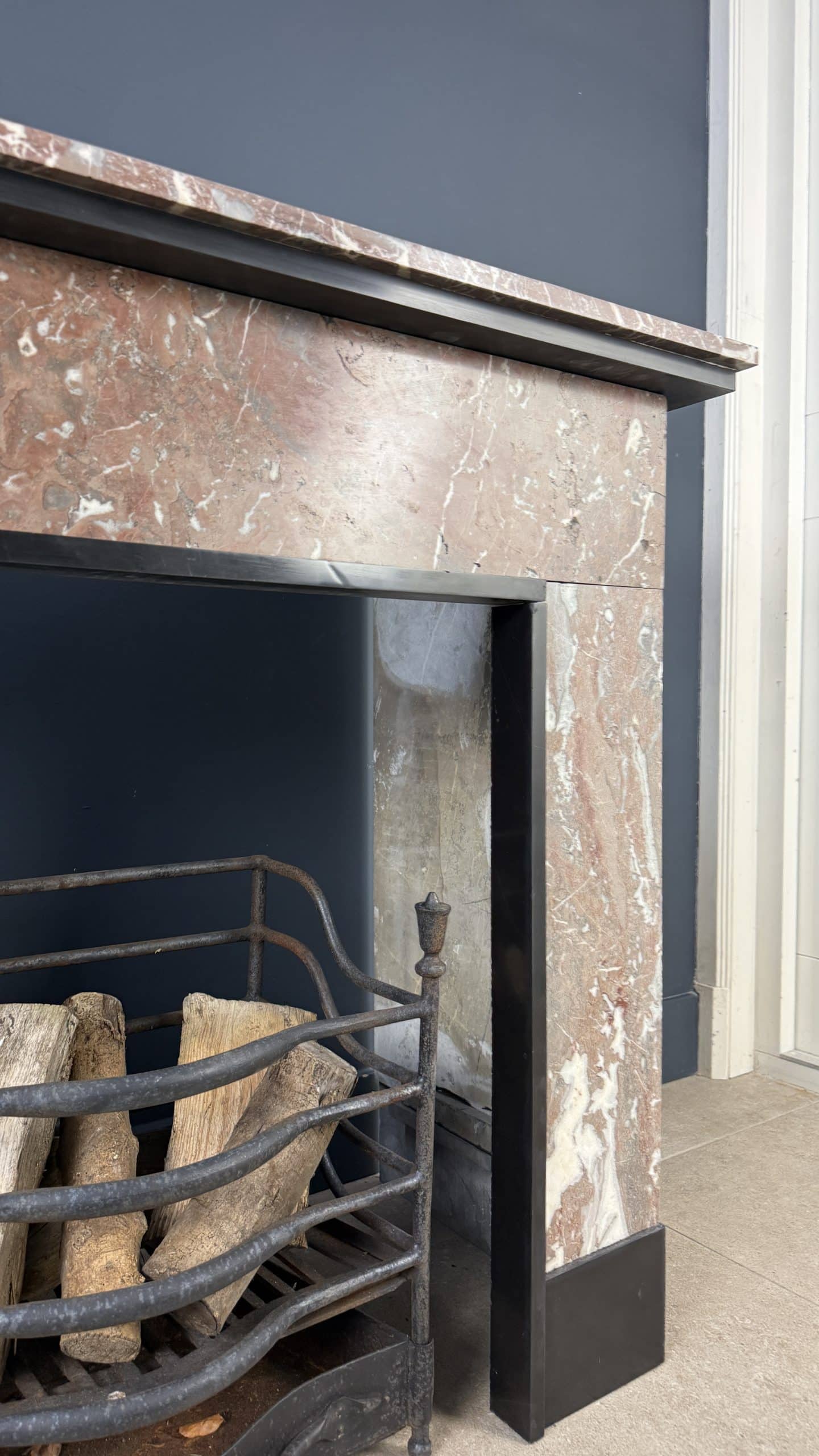 Roodbruin Marmeren Antieke Omloop Schouw met Levendige Adering