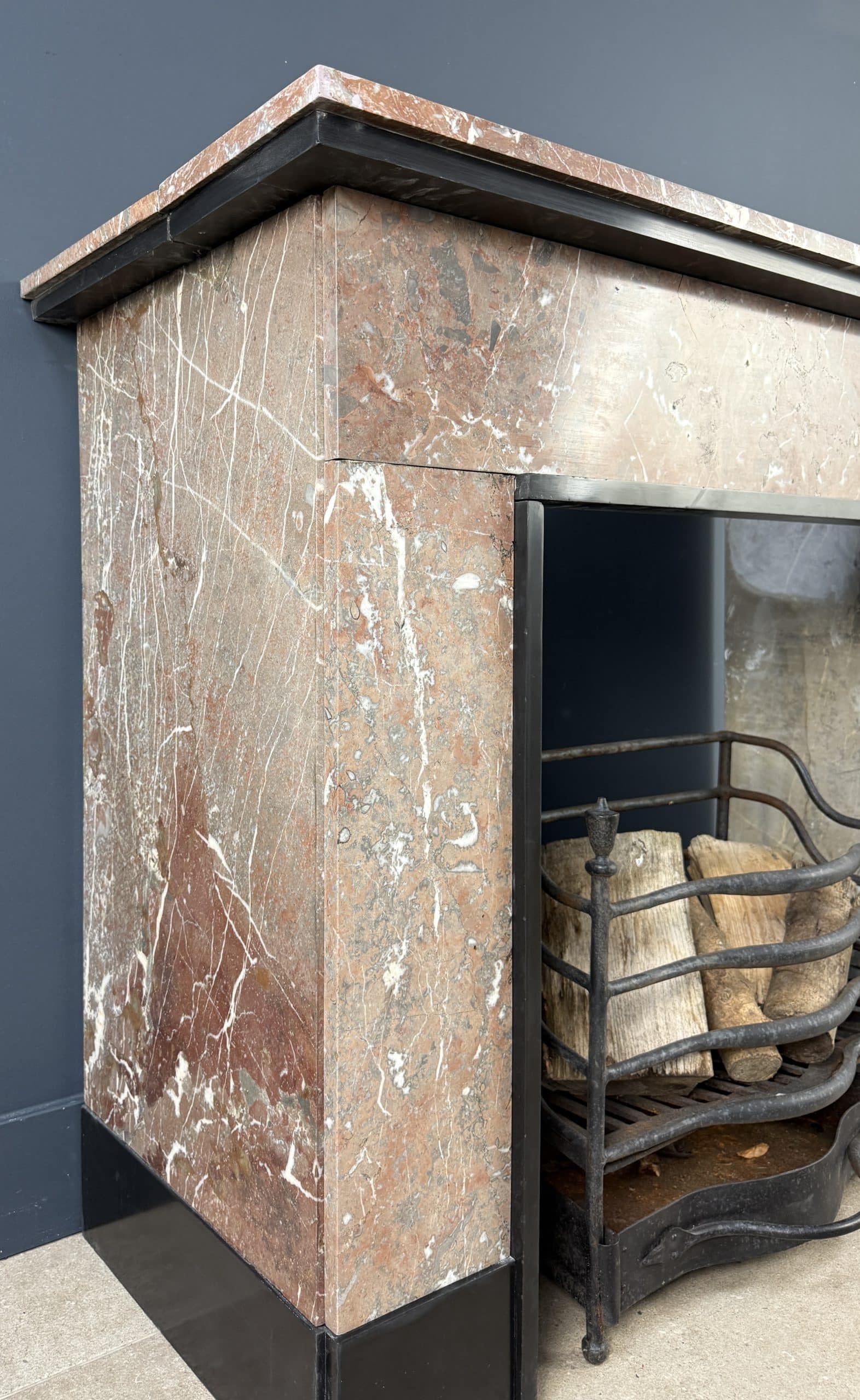 Roodbruin Marmeren Antieke Omloop Schouw met Levendige Adering