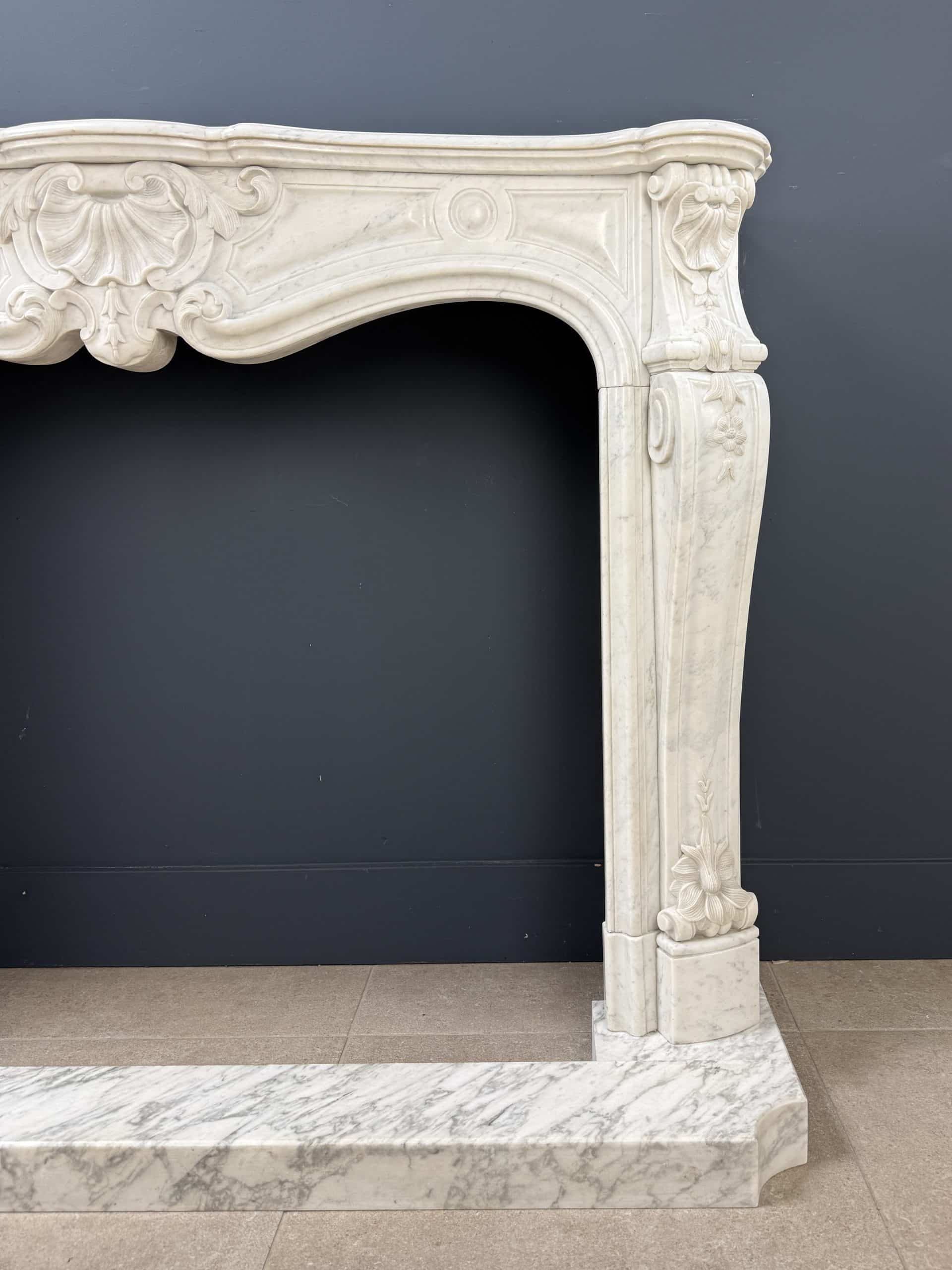 Luxe Franse Front Schelpschouw in Wit Carrara Marmer