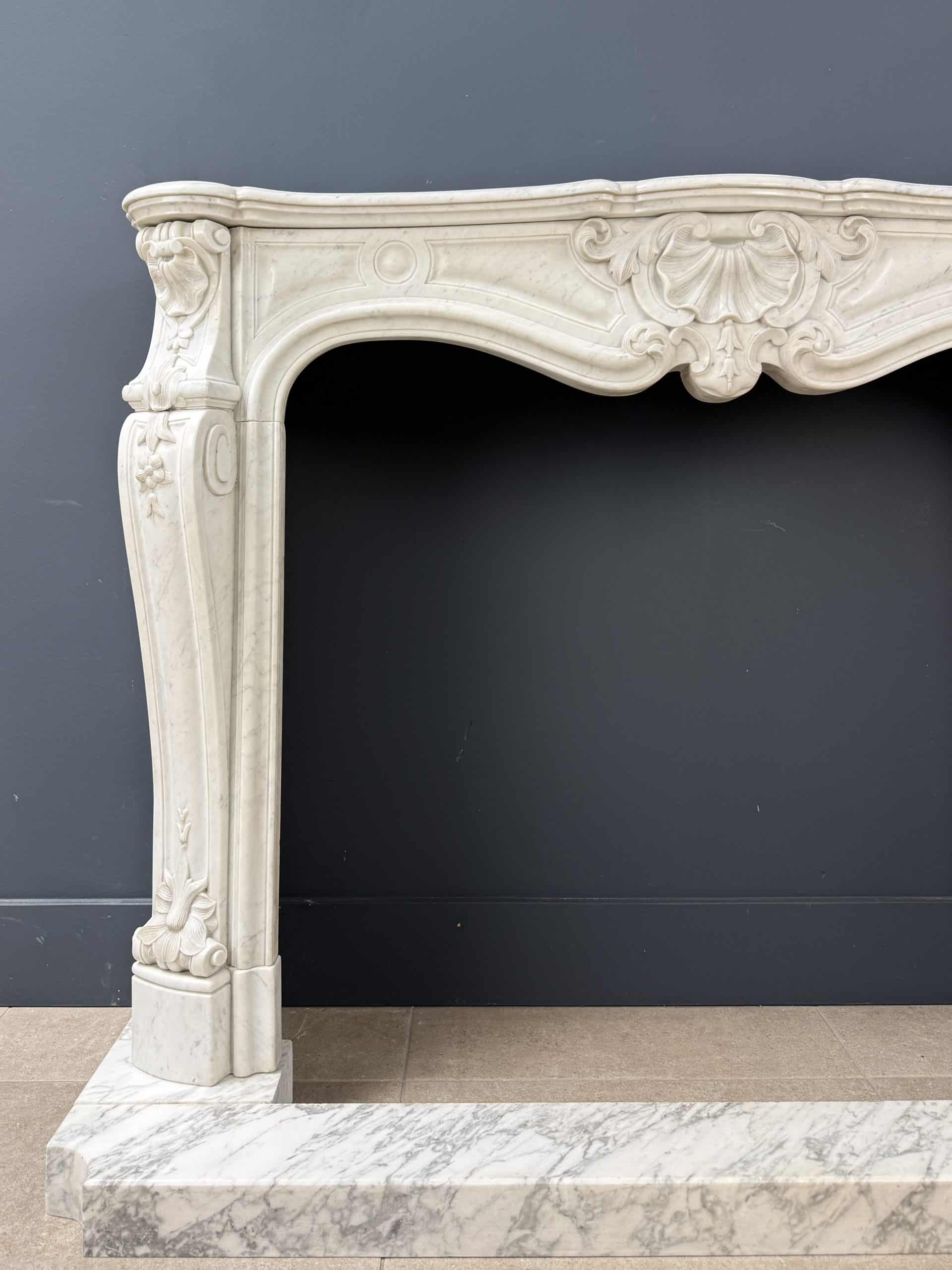 Luxe Franse Front Schelpschouw in Wit Carrara Marmer