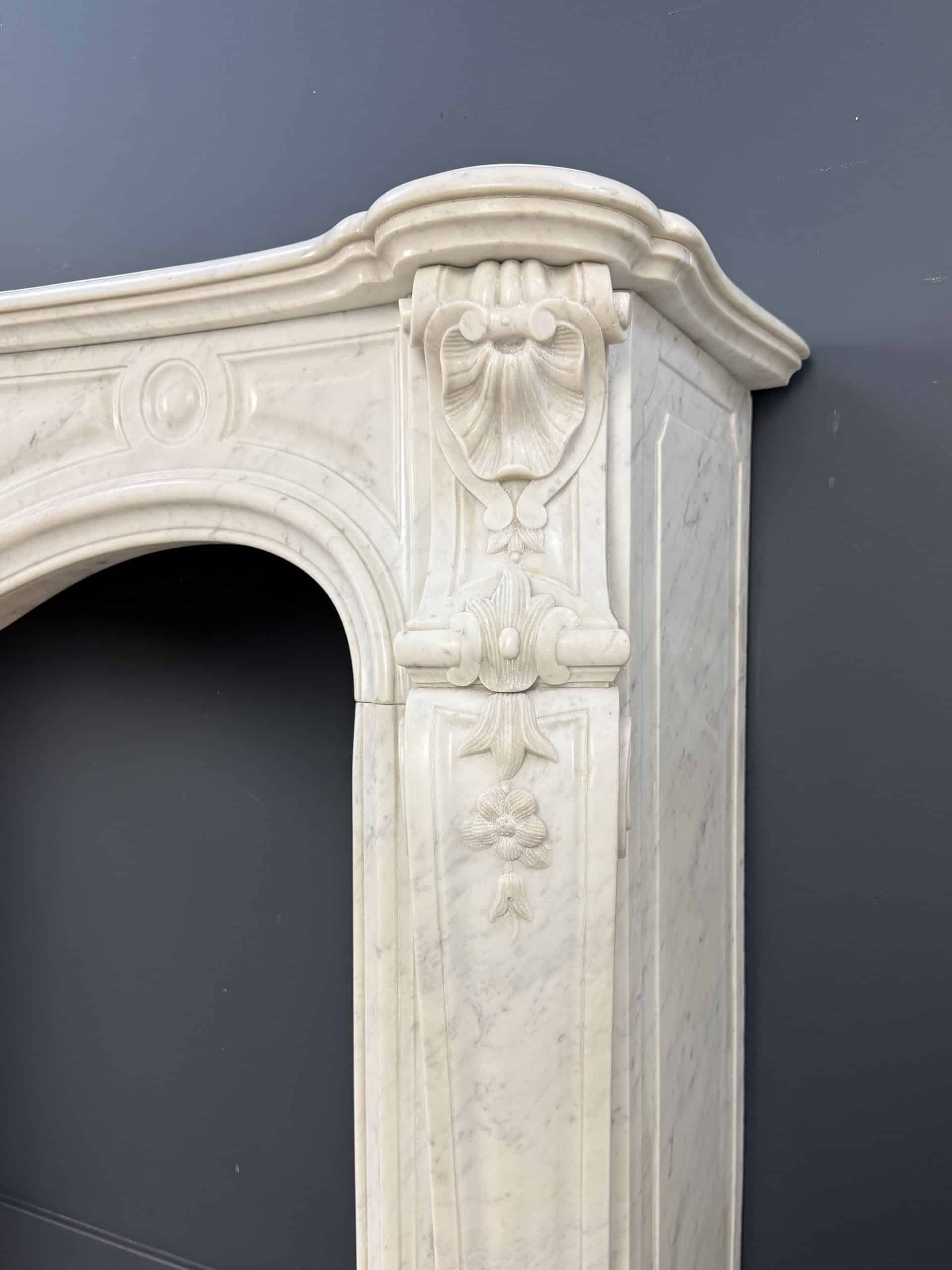 Luxe Franse Front Schelpschouw in Wit Carrara Marmer