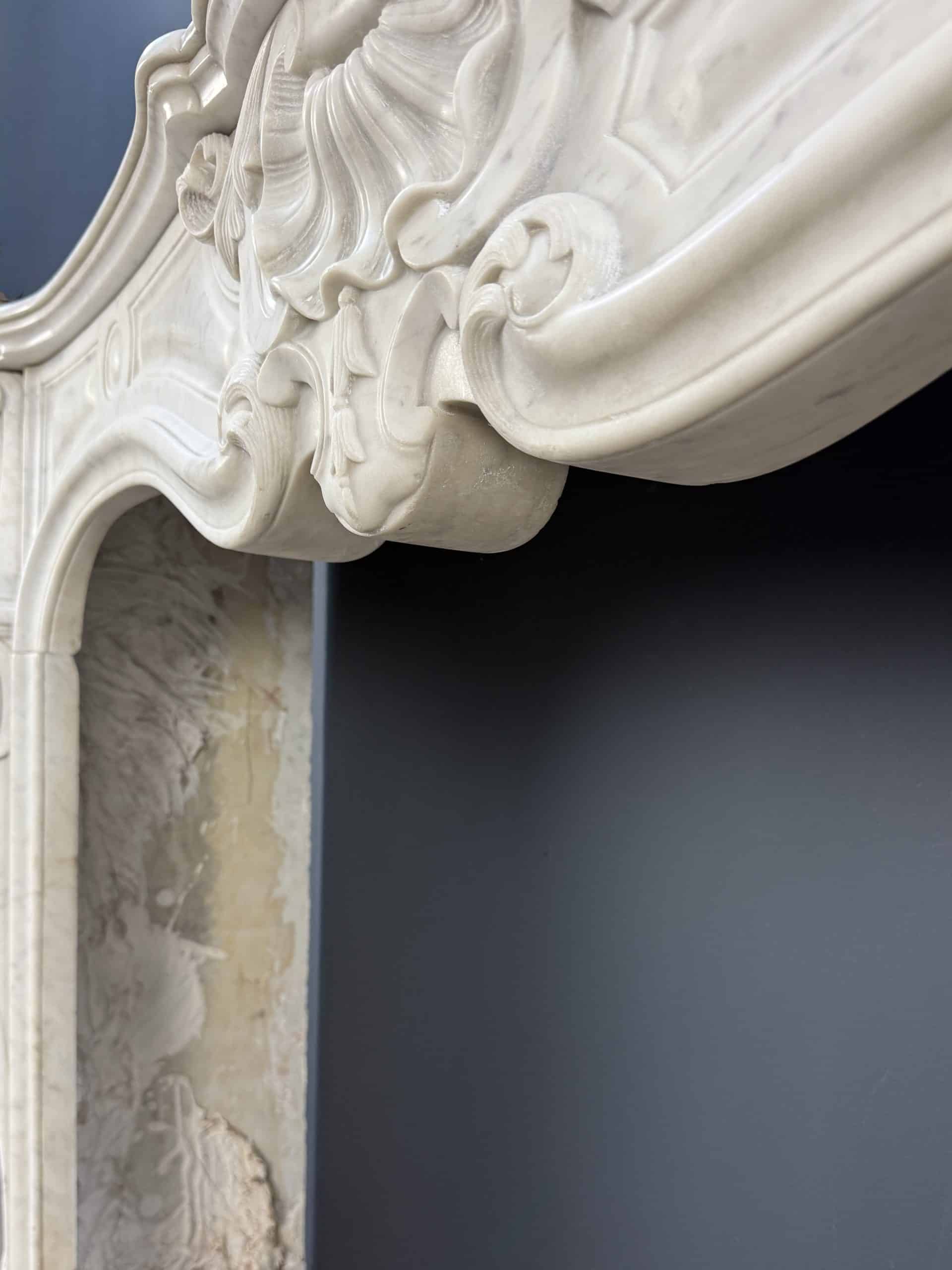 Luxe Franse Front Schelpschouw in Wit Carrara Marmer