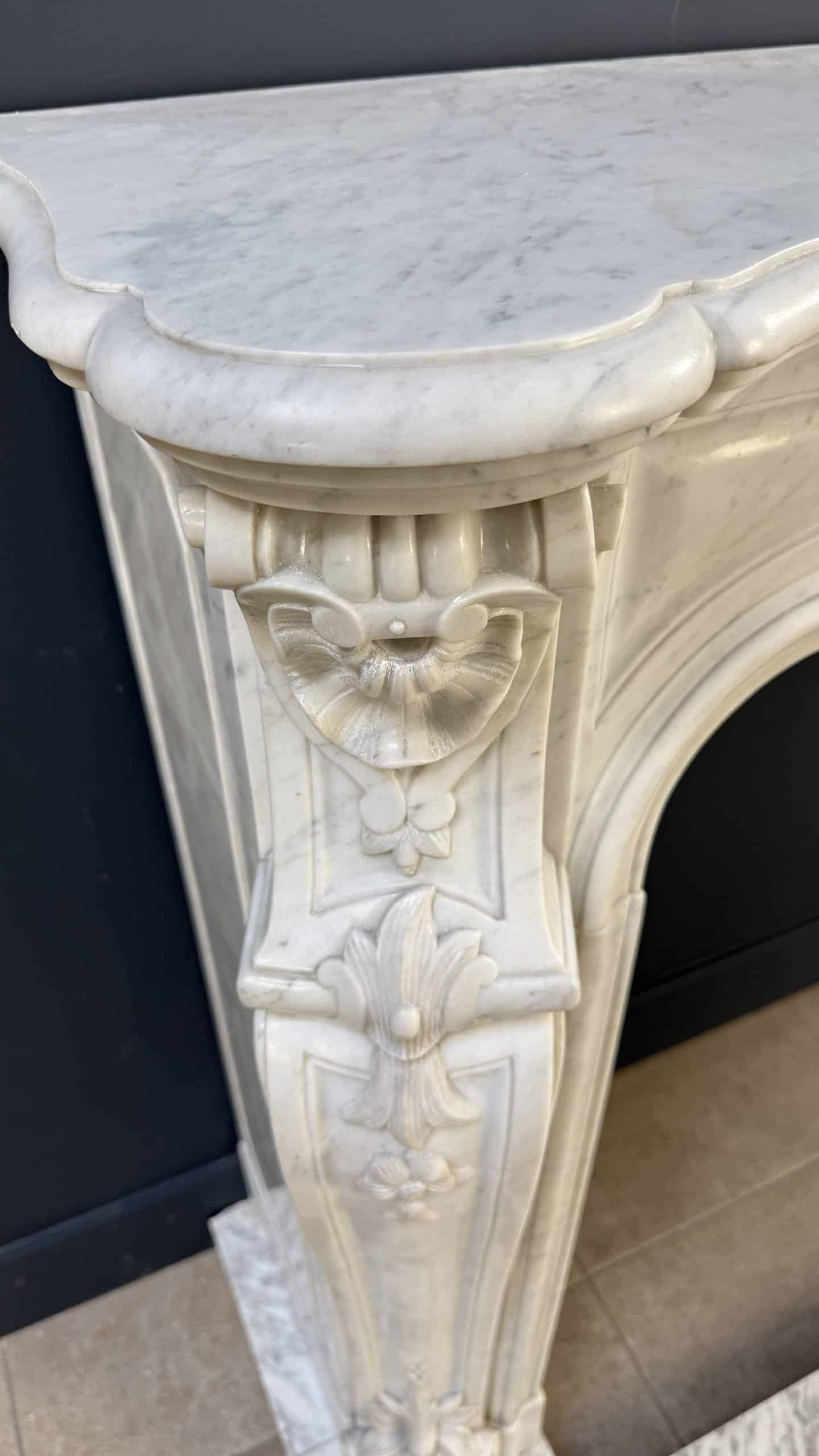 Luxe Franse Front Schelpschouw in Wit Carrara Marmer