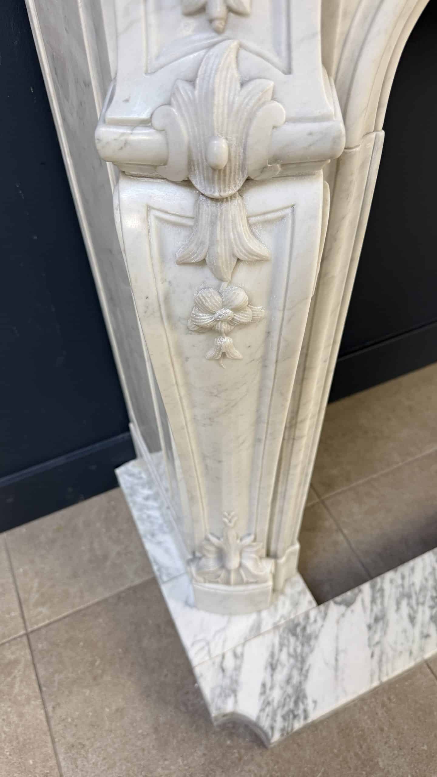 Luxe Franse Front Schelpschouw in Wit Carrara Marmer