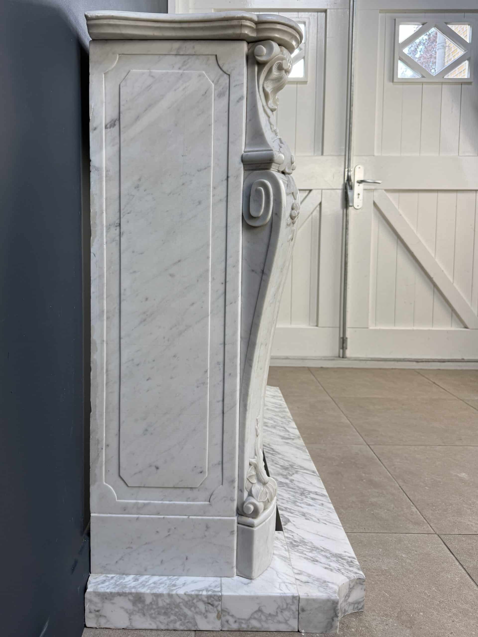 Luxe Franse Front Schelpschouw in Wit Carrara Marmer