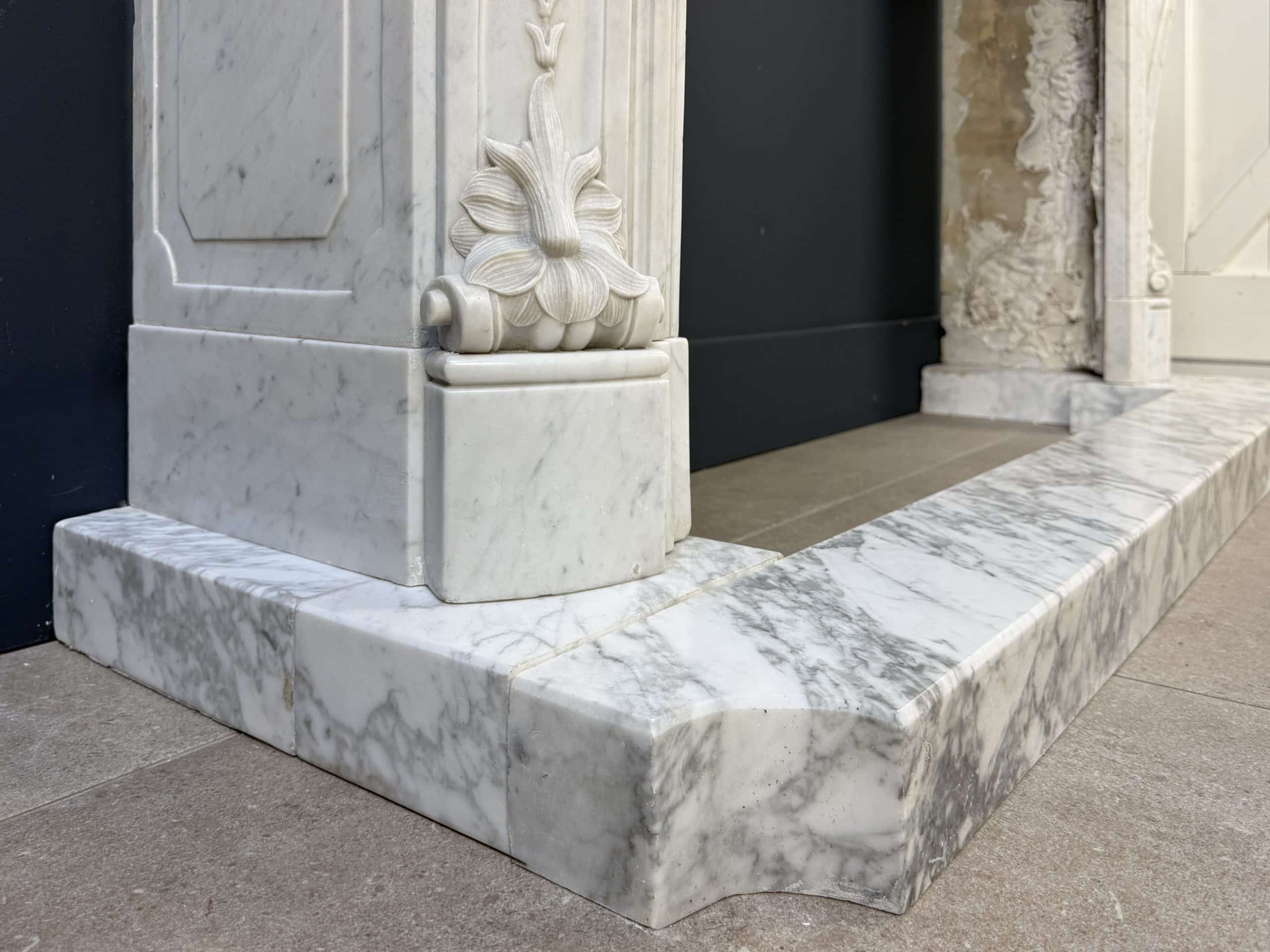 Luxe Franse Front Schelpschouw in Wit Carrara Marmer