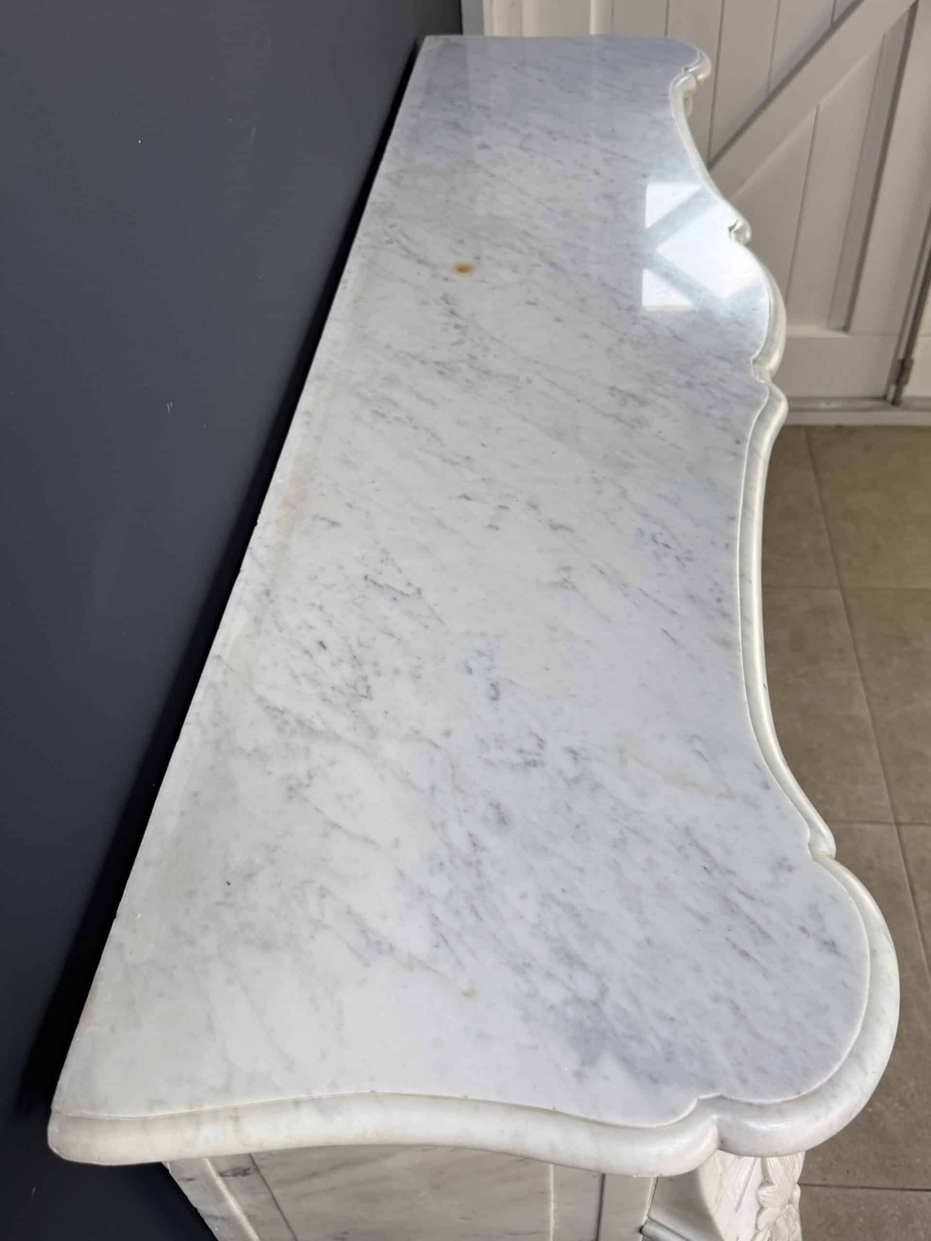 Luxe Franse Front Schelpschouw in Wit Carrara Marmer