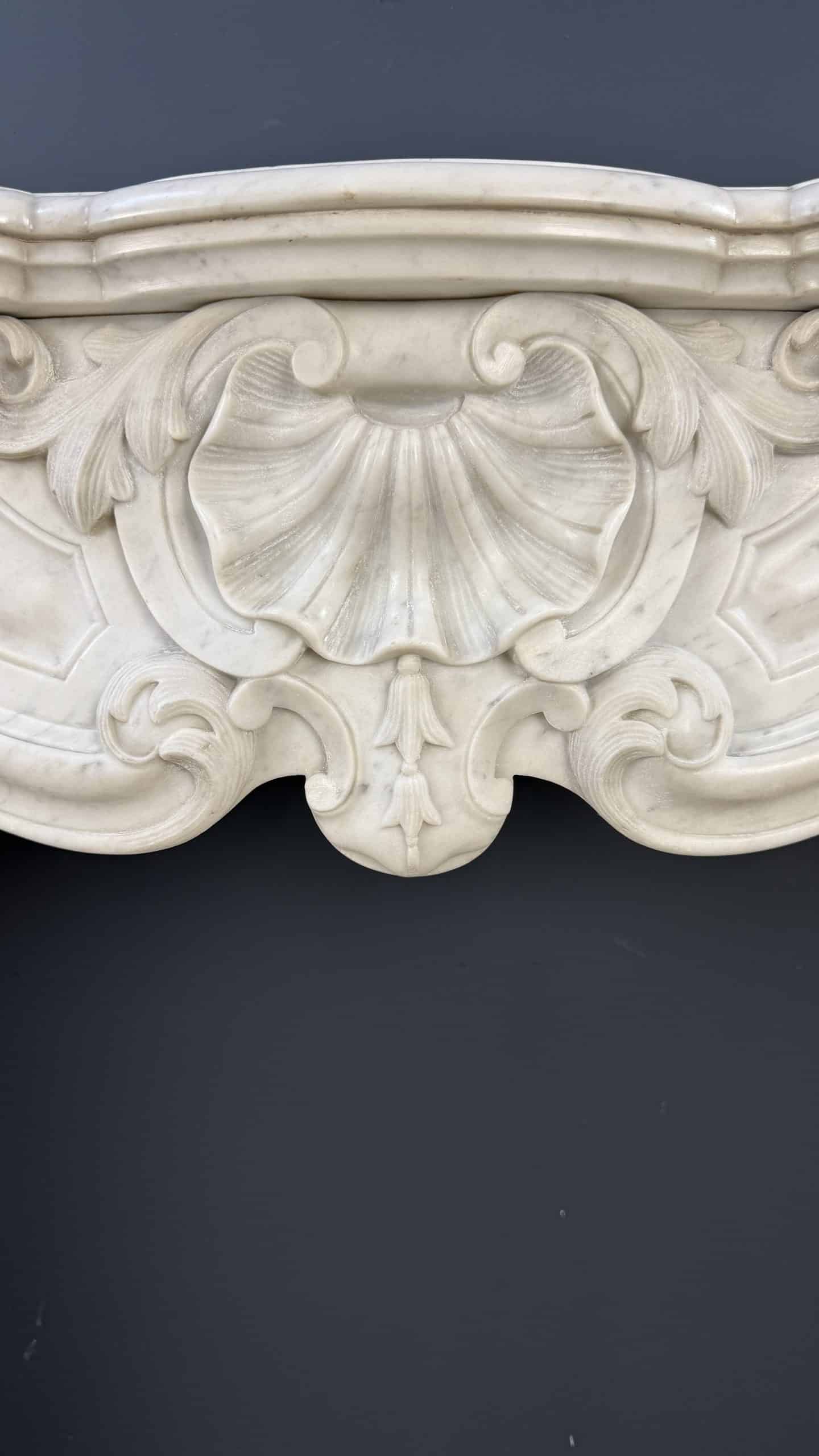 Luxe Franse Front Schelpschouw in Wit Carrara Marmer