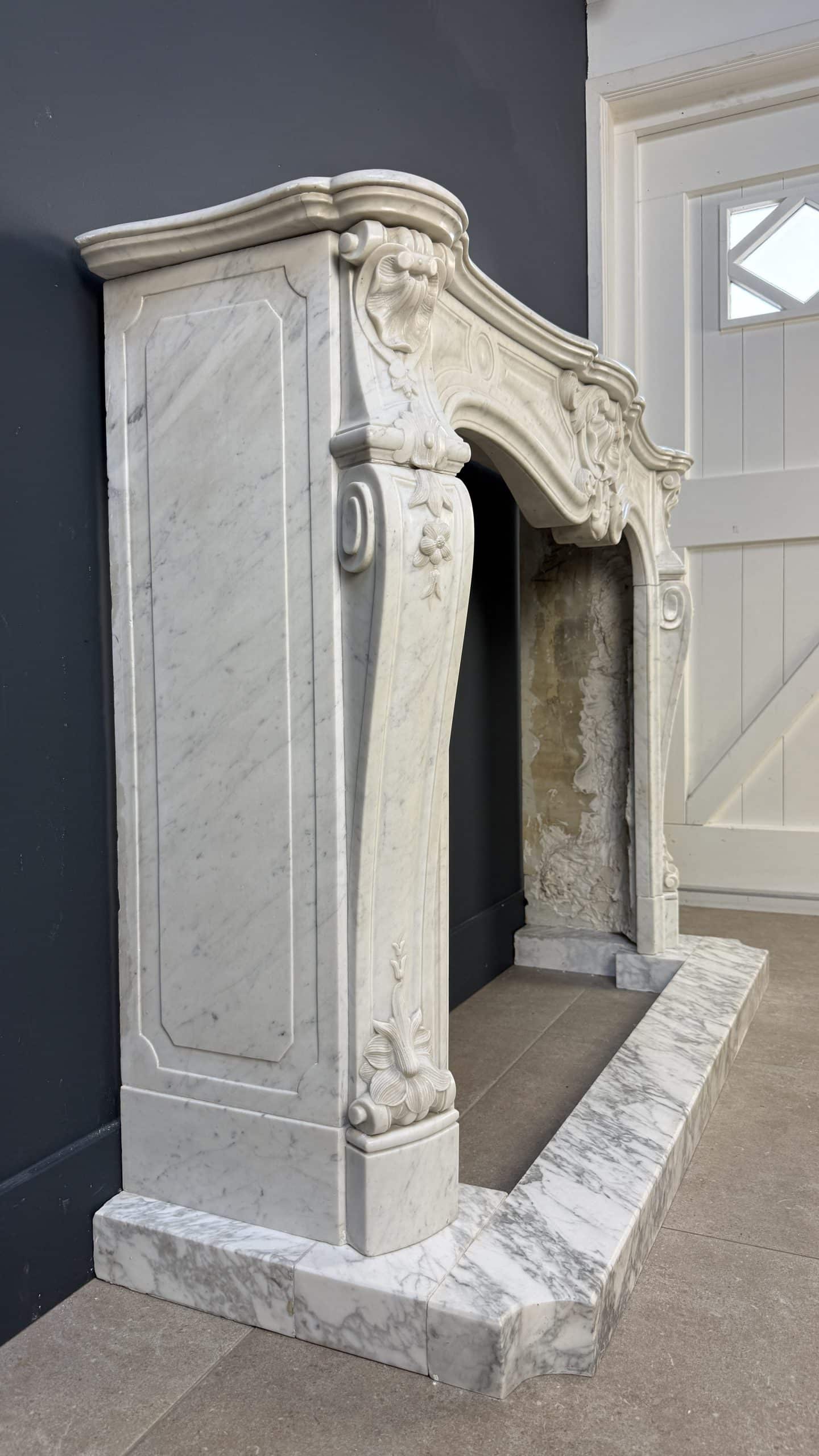 Luxe Franse Front Schelpschouw in Wit Carrara Marmer