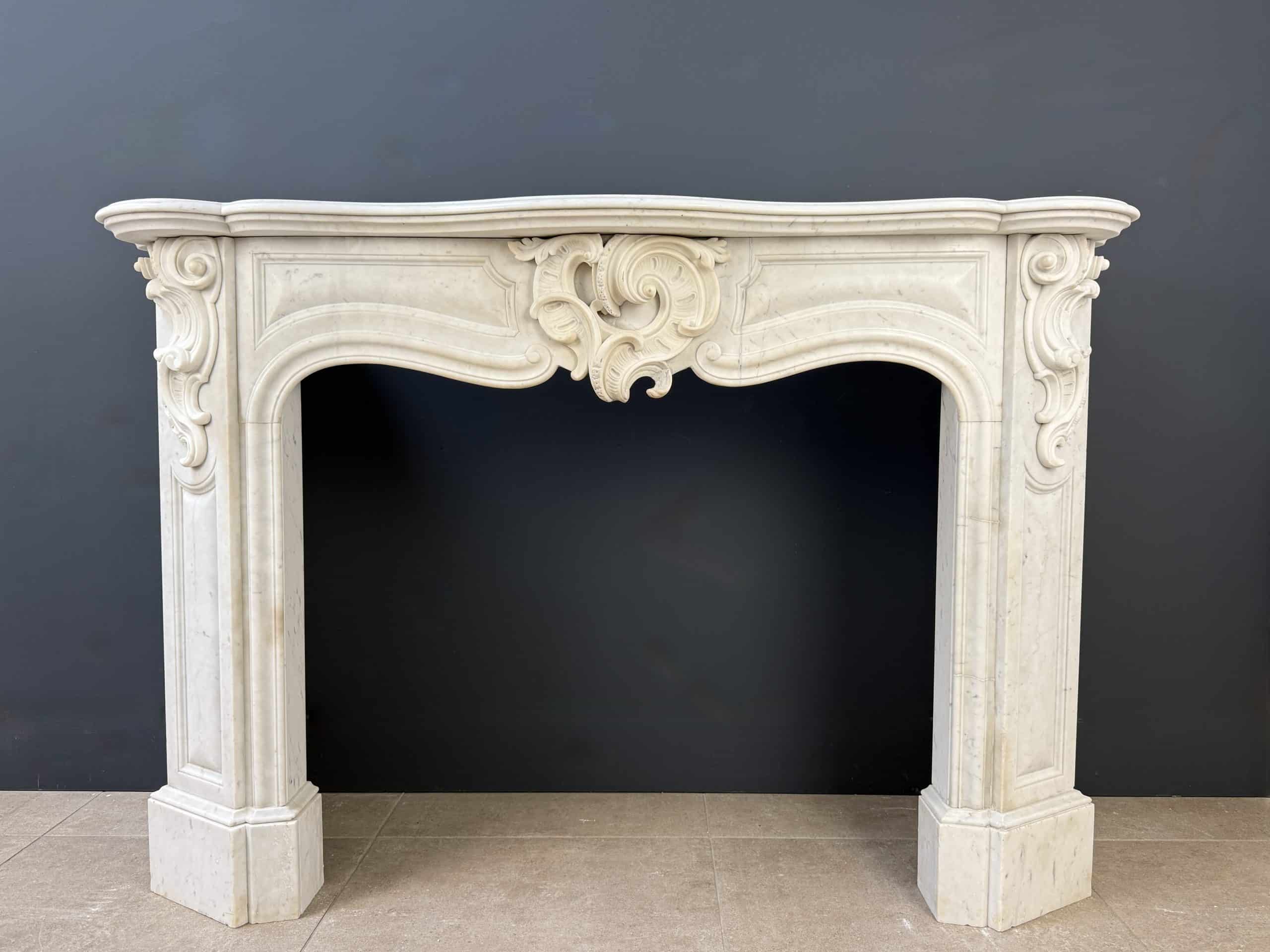 Antieke Franse Louis XV Omloop Schouw in Wit Carrara Marmer