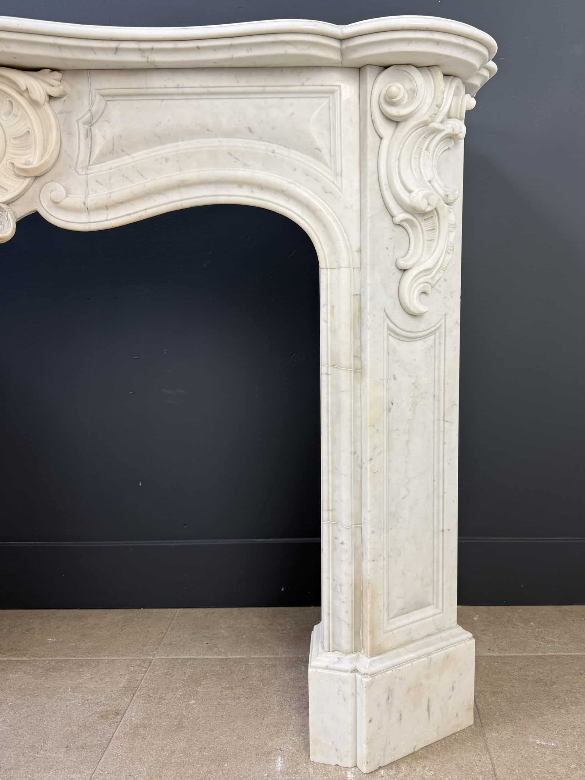 Antieke Franse Louis XV Omloop Schouw in Wit Carrara Marmer