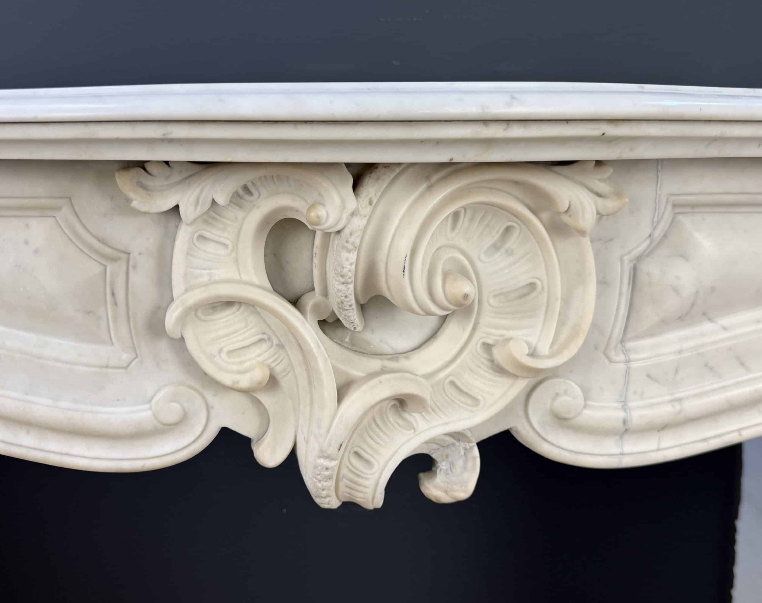 Antieke Franse Louis XV Omloop Schouw in Wit Carrara Marmer