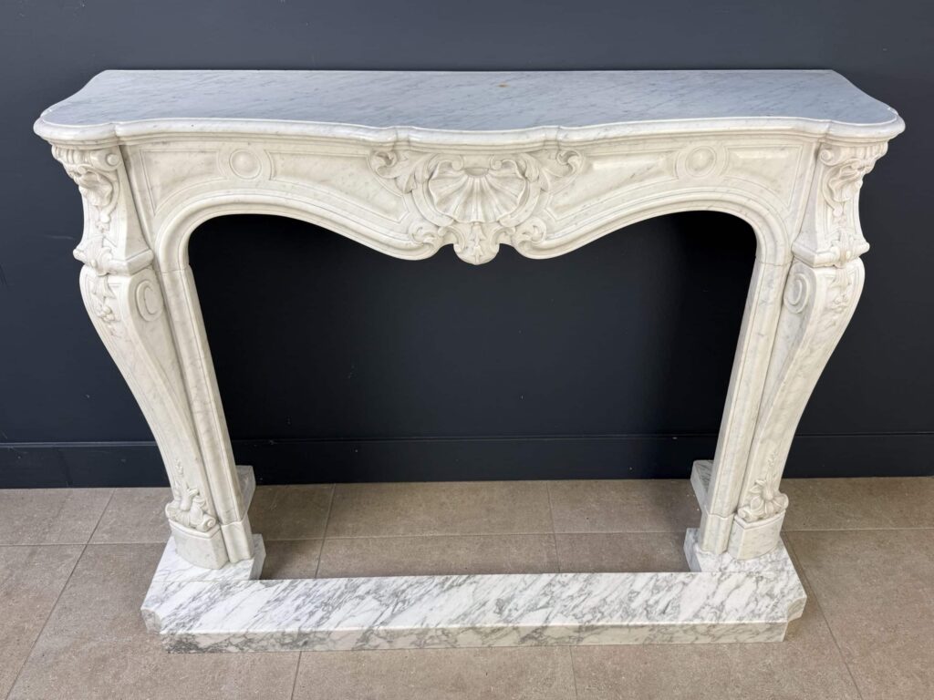 Luxe Franse Front Schelpschouw in Wit Carrara Marmer