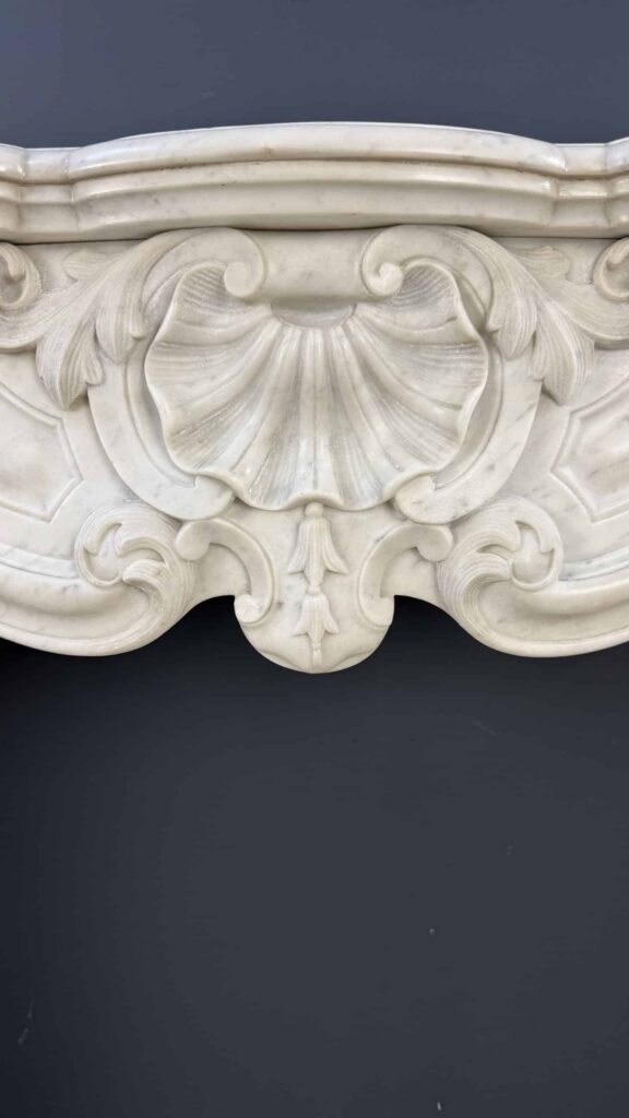 Luxe Franse Front Schelpschouw in Wit Carrara Marmer