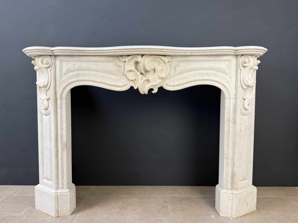 Antieke Franse Louis XV Omloop Schouw in Wit Carrara Marmer — detail 1
