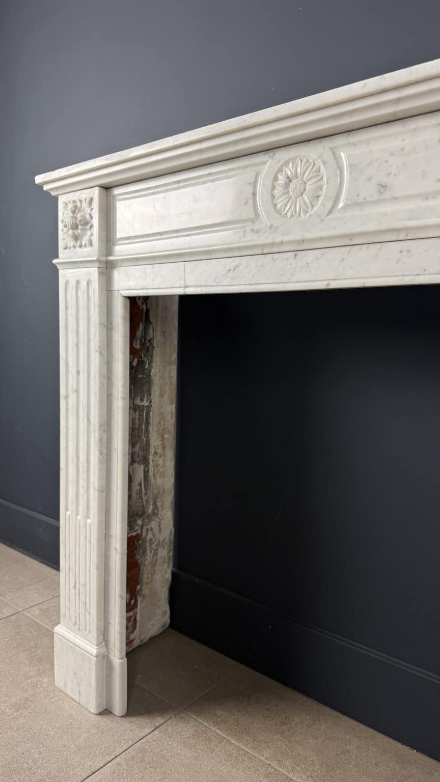 Luxury French Antique Front Shell Fireplace in White Carrara Marble — detail 1
