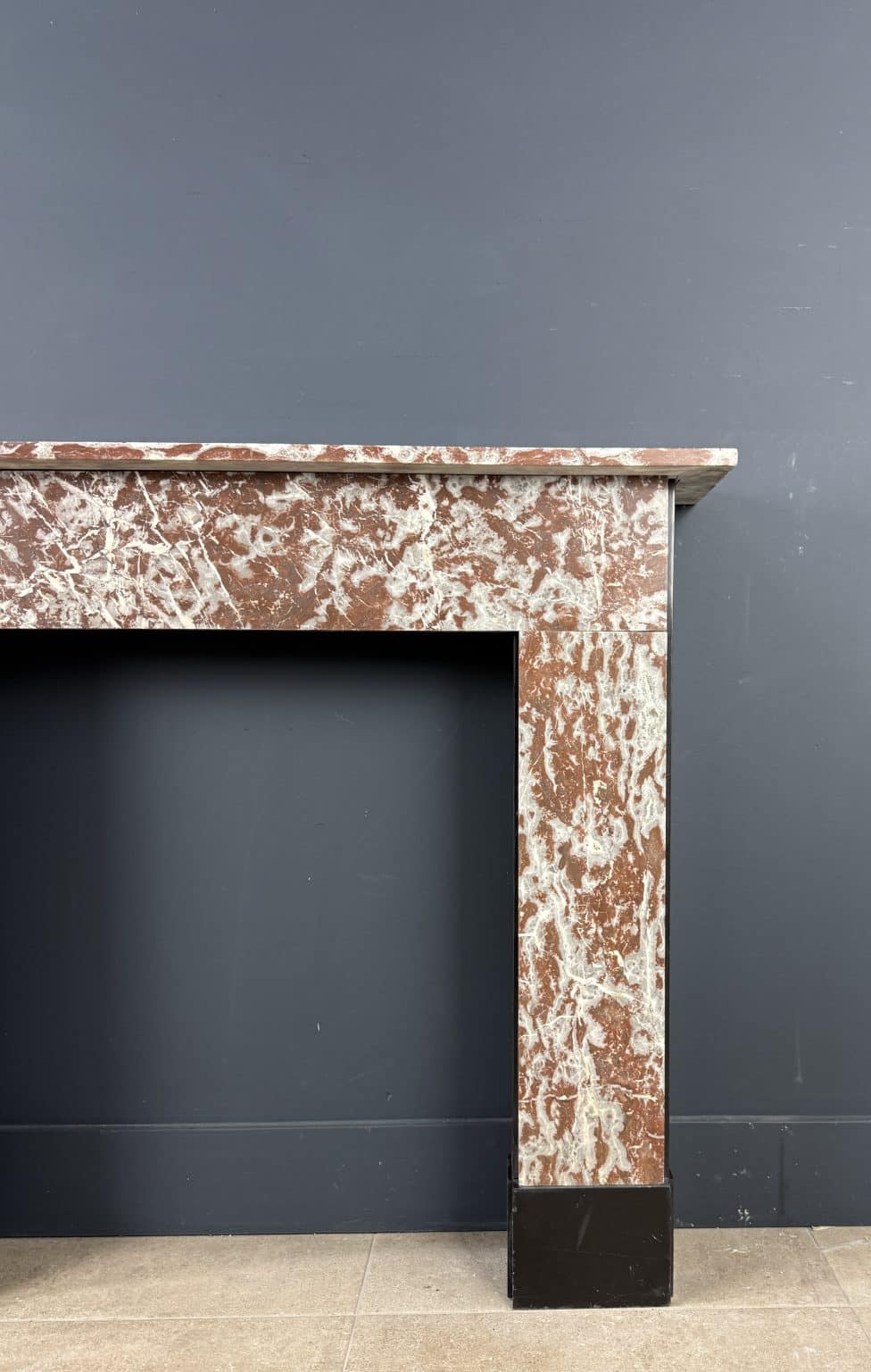 Luxury French Antique Front Shell Fireplace in White Carrara Marble — detail 1